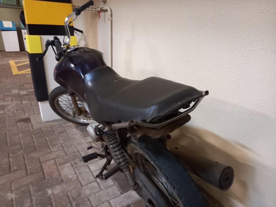 Foto 3 de 3 — Adolescente é detido pela Força Tática após tentar fuga de moto na Via Expressa